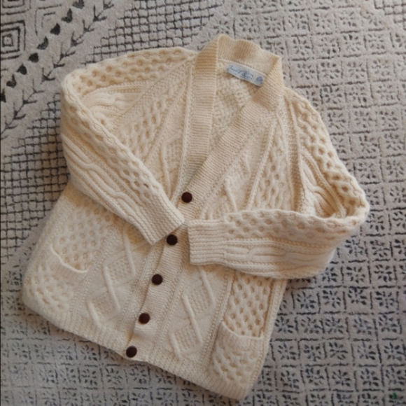 Vintage Joseph F. Heron 100% Irish Wool Handknit Sweater. - Picture 2 of 11